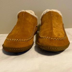 Sorrel slippers size 7 in Men’s or 9 in Women’s. Euro 40.